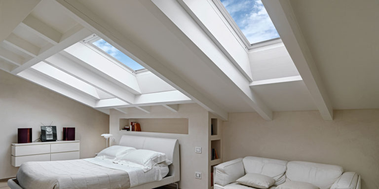 Installer un puits de lumière Velux