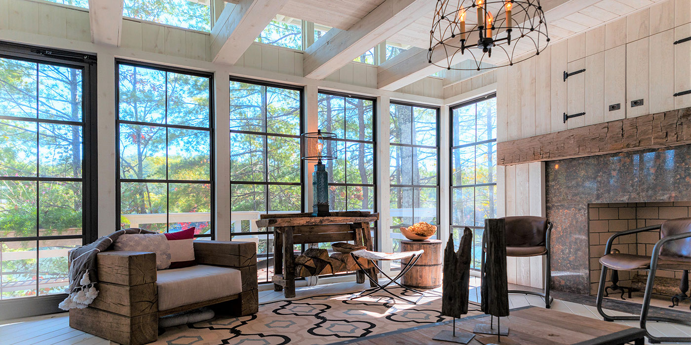 Un solarium permet de profiter de l&rsquo;extérieur à l&rsquo;intérieur