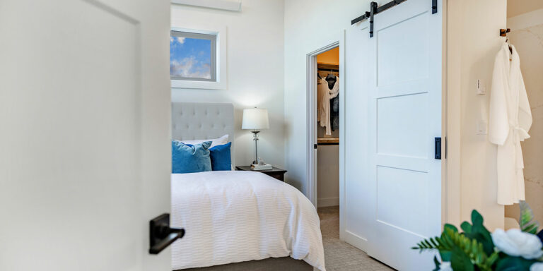 5 styles de portes intérieures qui embellissent votre maison