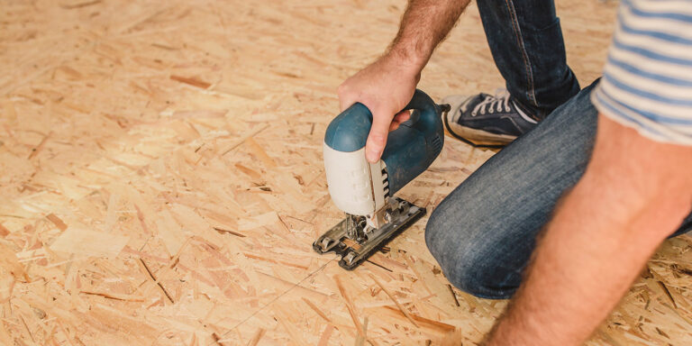 Construire une base solide : réparation et préparation du sous-plancher avant l’installation