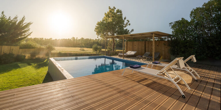 Au bord de la piscine et du lac : la terrasse résistante à l’eau